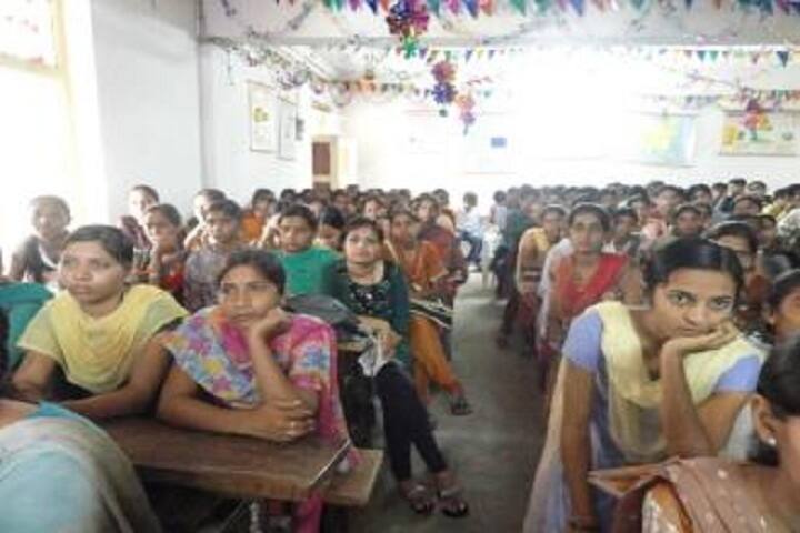 Smt CR Gardi Arts College campus in Panchmahal, Gujarat, India — photo 6
