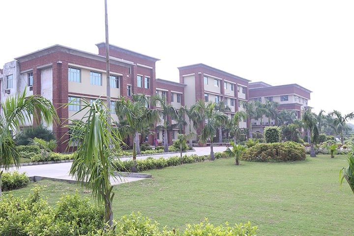 Sanskar College of Pharmacy and Research campus in Ghaziabad, Uttar Pradesh, India — photo 1