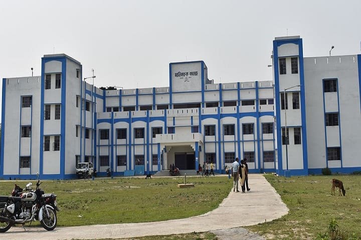 Manikchak College campus in Mathuraberia, West Bengal, India — photo 1