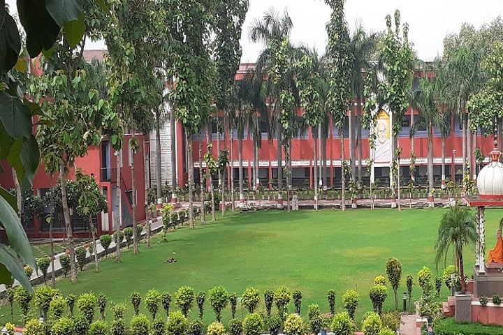Swami Shukdevanand Postgraduate College campus in Shahjahanpur, Uttar Pradesh, India — photo 3