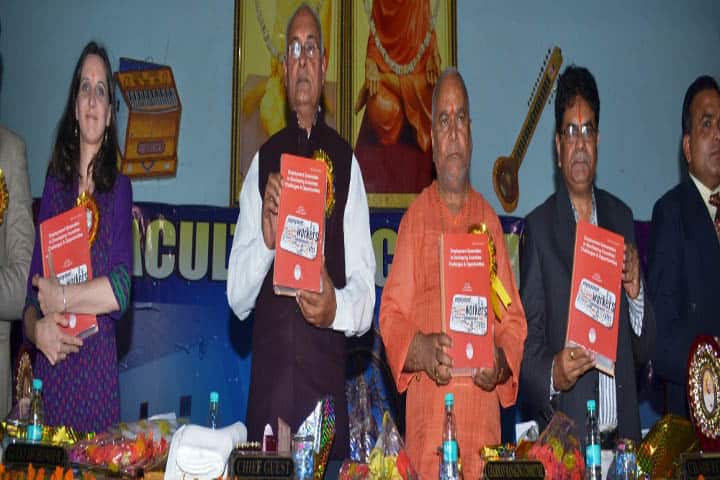 Swami Shukdevanand Postgraduate College campus in Shahjahanpur, Uttar Pradesh, India — photo 5