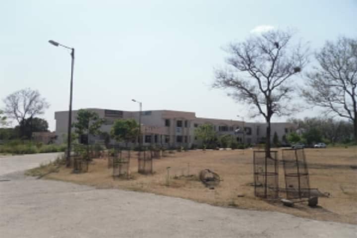 Veer Shaheed Kesari Chand Rajkiya Snatkottar Mahavidyalaya campus in Dehradun, Uttarakhand, India — photo 2