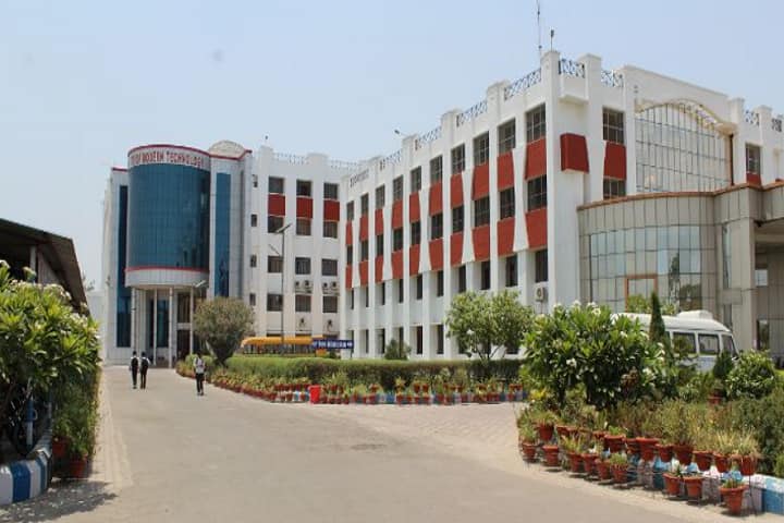 RRIMT Lucknow campus in Lucknow, Uttar Pradesh, India — photo 1