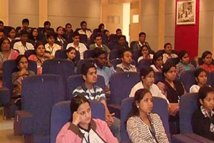 MHHF's Smt Sudhatai Mandke College campus in Pune, Maharashtra, India — photo 2