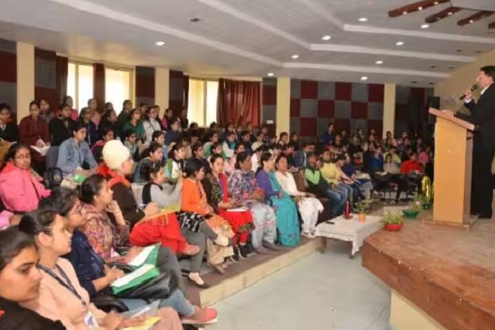 Pt Mohan Lal SD College for Women campus in Gurdaspur, Punjab, India — photo 4