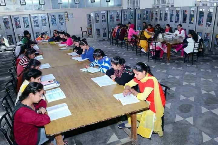 Pt Mohan Lal SD College for Women campus in Gurdaspur, Punjab, India — photo 5