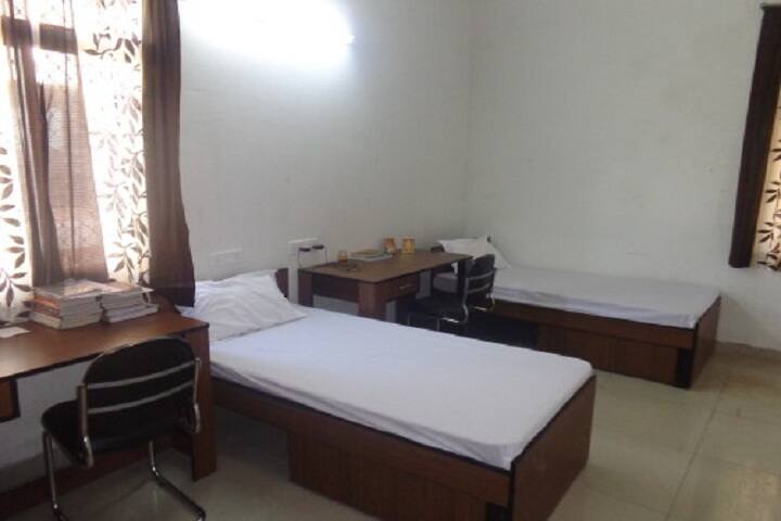 Maheshwari Girls PG College campus in Jaipur, Rajasthan, India — photo 4