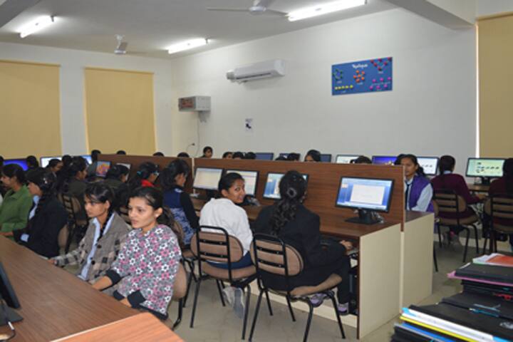 Maheshwari Girls PG College campus in Jaipur, Rajasthan, India — photo 6