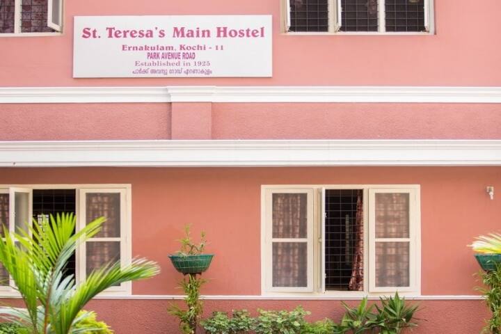 St Teresa's College campus in Ernakulam, Kerala, India — photo 2