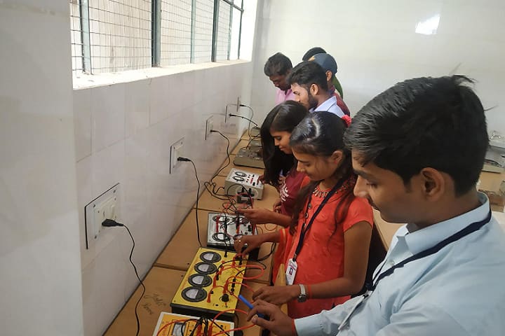 Government Rani Durgawati College campus in Wadraf Nagar, Chhattisgarh, India — photo 3