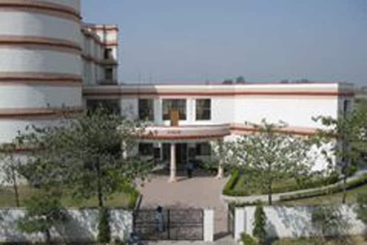 Swami Devi Dyal Hospital and Dental College campus in Golpura, Haryana, India — photo 2