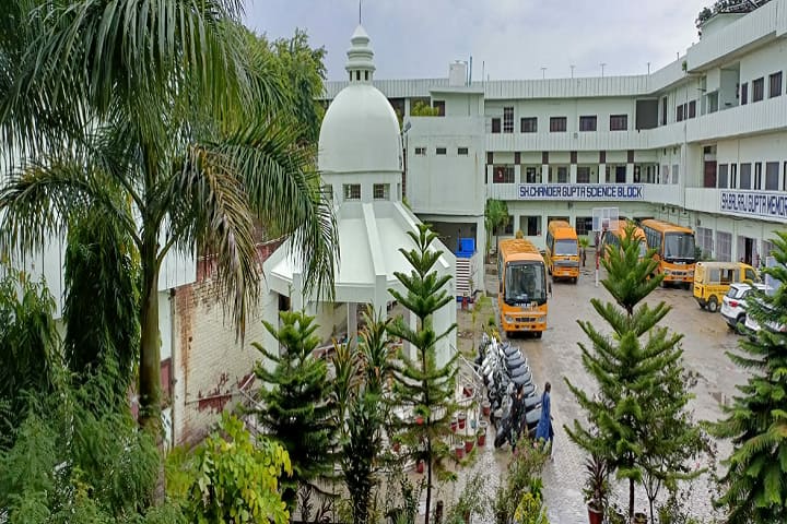 Shanti Devi Arya Mahila College campus in Dinanagar, Punjab, India — photo 1
