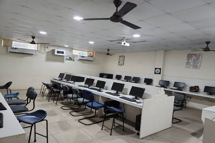Shanti Devi Arya Mahila College campus in Dinanagar, Punjab, India — photo 5