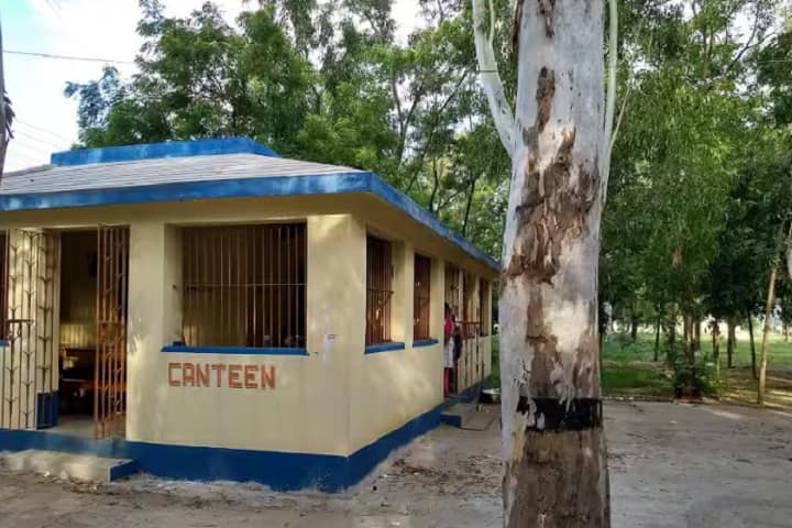 Mahatma Gandhi College campus in Purulia, West Bengal, India — photo 5