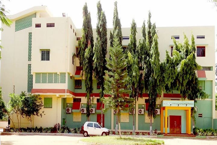Sri Sai Baba National Degree College campus in Anantapur, Andhra Pradesh, India — photo 2