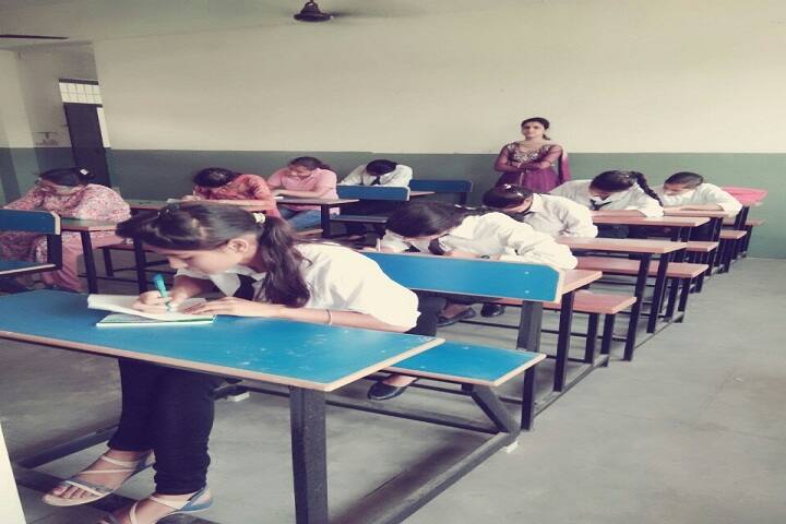 Seth Navrang Rai Lohia Jairam Girls College campus in Kurukshetra, Haryana, India — photo 3