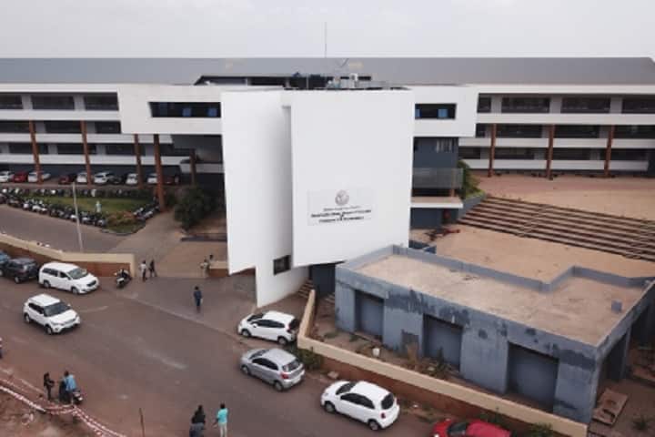 Srinivassa Sinai Dempo College of Commerce and Economics campus in Panjim, Goa, India — photo 2