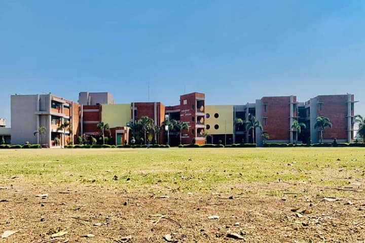 Ambaba Commerce College Maniba Institute of Business Management and Deviba Institute of Computer Application, Surat campus in Surat, Gujarat, India