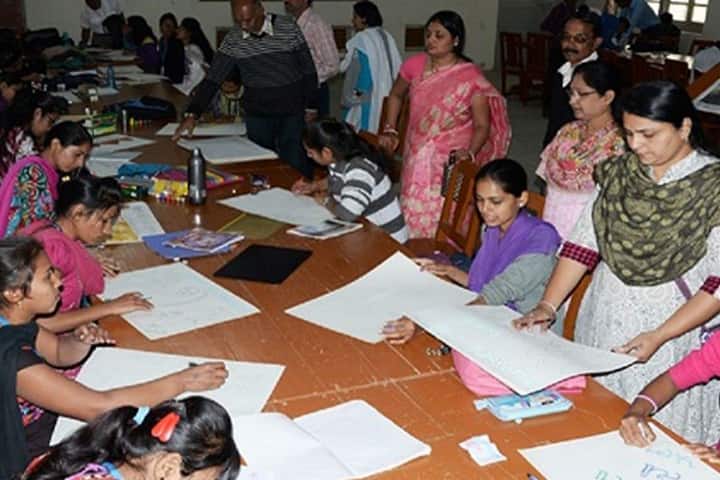 Nalini Arvind and TV Patel Arts College campus in Anand, Gujarat, India — photo 4