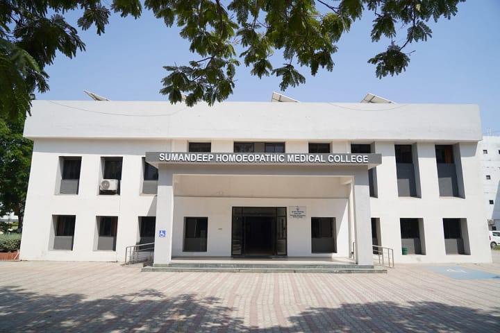 Sumandeep Homoeopathic Medical College and Hospital campus in Waghodia, Gujarat, India — photo 1
