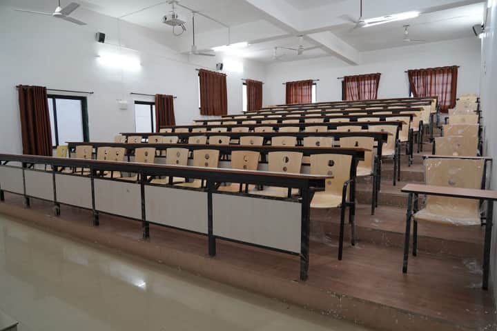 Sumandeep Homoeopathic Medical College and Hospital campus in Waghodia, Gujarat, India — photo 3