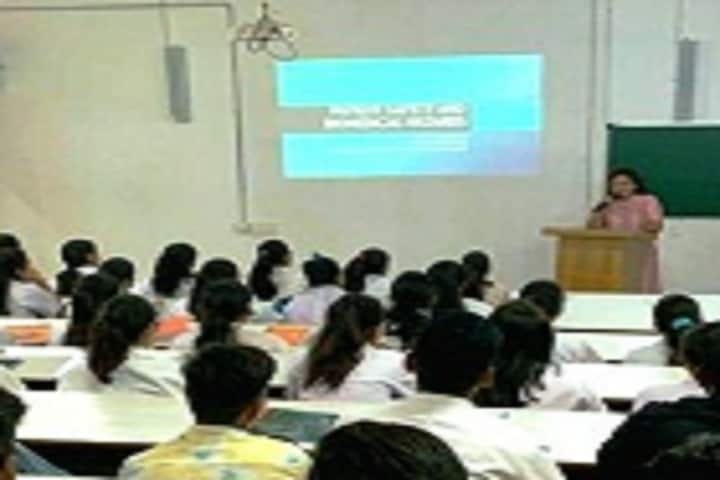 Sumandeep Homoeopathic Medical College and Hospital campus in Waghodia, Gujarat, India — photo 5