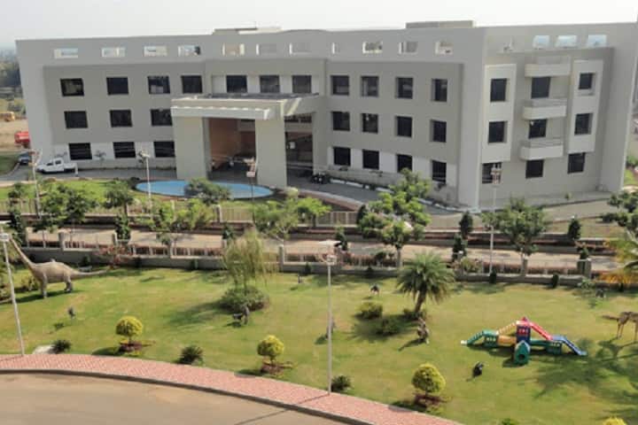 Sanjay Ghodawat University campus in Kolhapur, Maharashtra, India — photo 2