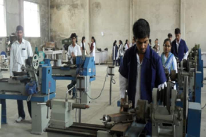 Nagnathappa Halge College of Engineering campus in Beed, Maharashtra, India — photo 5