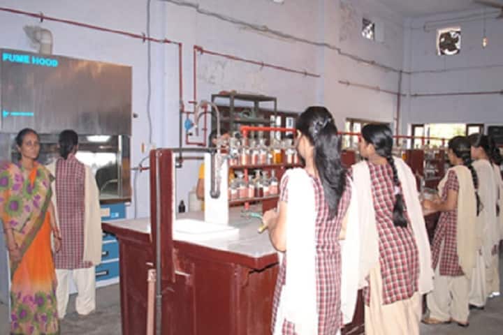 Nari Shiksha Niketan PG College campus in Lucknow, Uttar Pradesh, India — photo 2